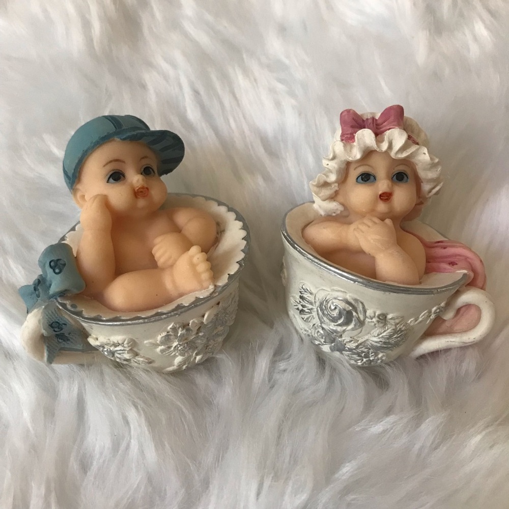 🟦woman’s Adorable Baby Figurines in Teacups